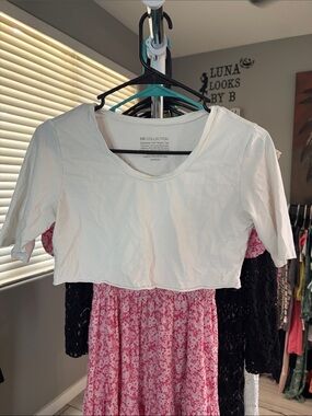 SD Collection White Cropped Scoop Neck Top